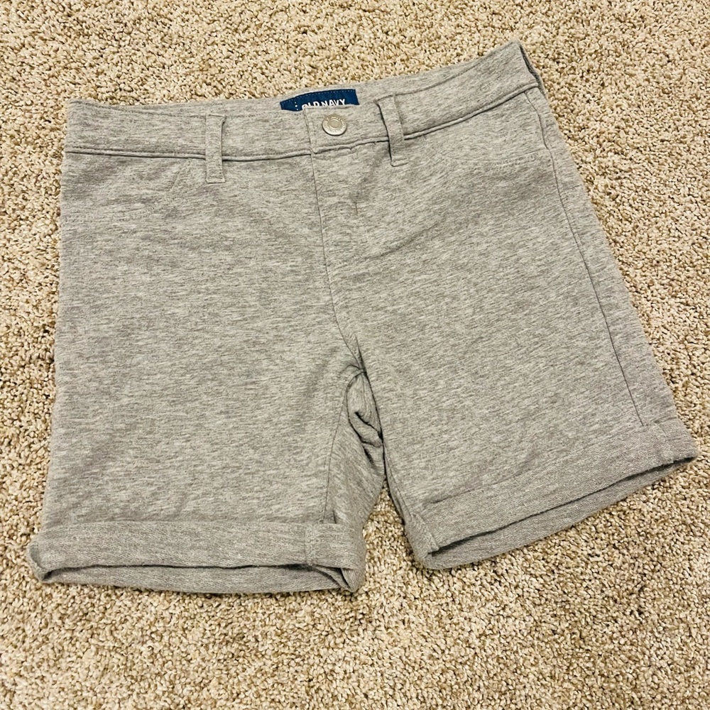OLD NAVY: grey shorts